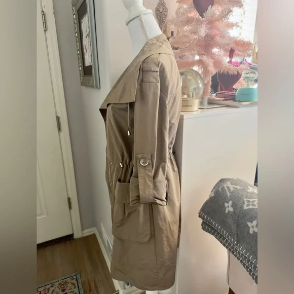 New BCBG Khaki Raincoat​ - Picture 6 of 9